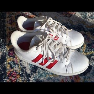 Adidas women’s court shoe red & white leather